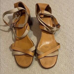 Hermes Elegant Tan and Cream Strappy Sandals👝